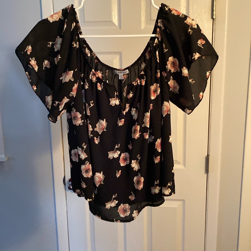 Black floral women’s crop top